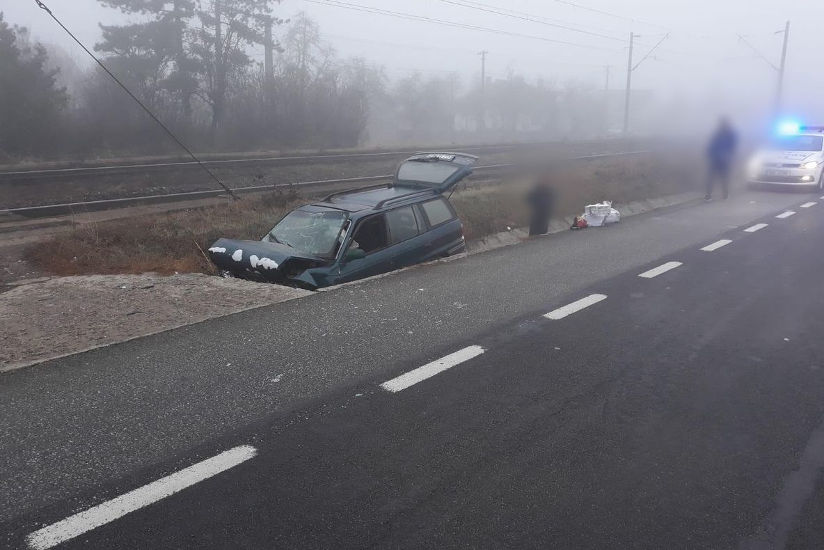 FOTO | Accident în Livada! Un şofer din Gherla a ajuns cu maşina în şanţ