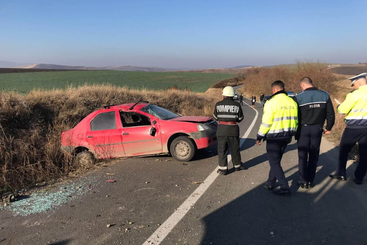 FOTO | Accident grav! Un bărbat a decedat, iar o fetiţă de 4 ani a fost resuscitată zeci de minute