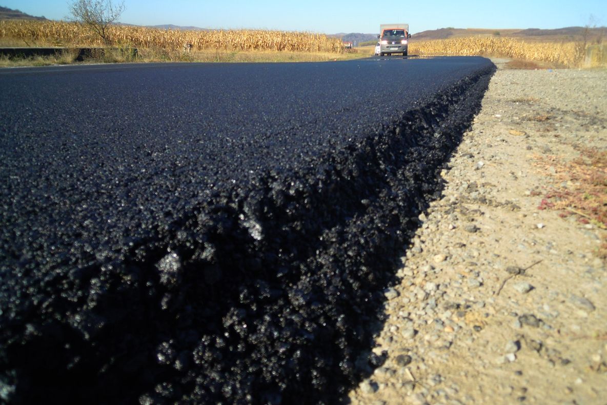 FOTO | Sectorul de drum Nireş – Unguraş – Valea Unguraşului a fost asfaltat integral