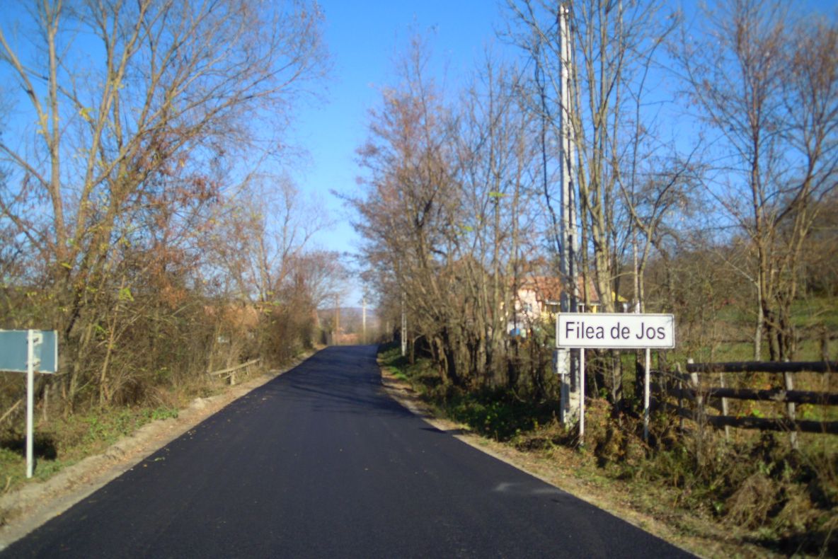 FOTO | Au fost finalizate lucrările de asfaltare pe drumul județean Filea de Jos – Filea de Sus