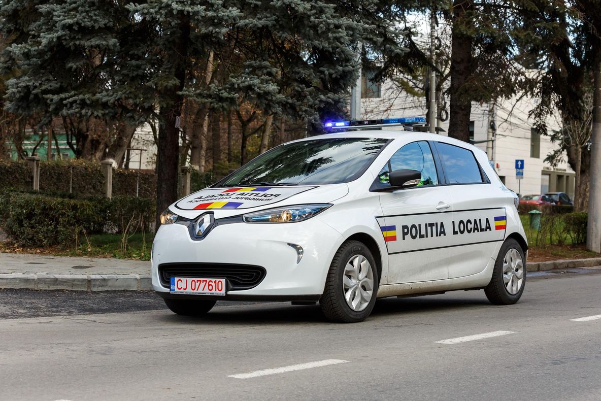 FOTO | Primăria Cluj-Napoca este prima administrație publică locală din România care dotează Poliția Locală cu mașini electrice