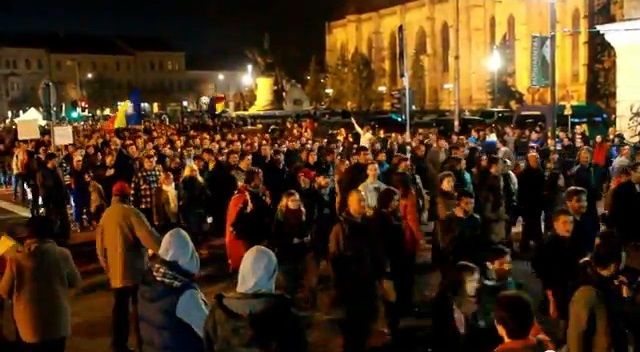 Protest în această seară la Cluj: „Ordonanţele le oprim în stradă, iar Revoluţia o facem la vot”