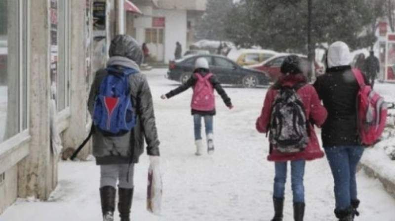 Şcoli închise din cauza vremii în judeţele Cluj şi Maramureş