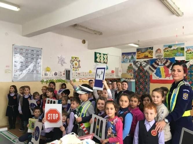 FOTO | Proiectul “Poliţia alături de noi” derulat în localităţile Câţcău şi Căşeiu
