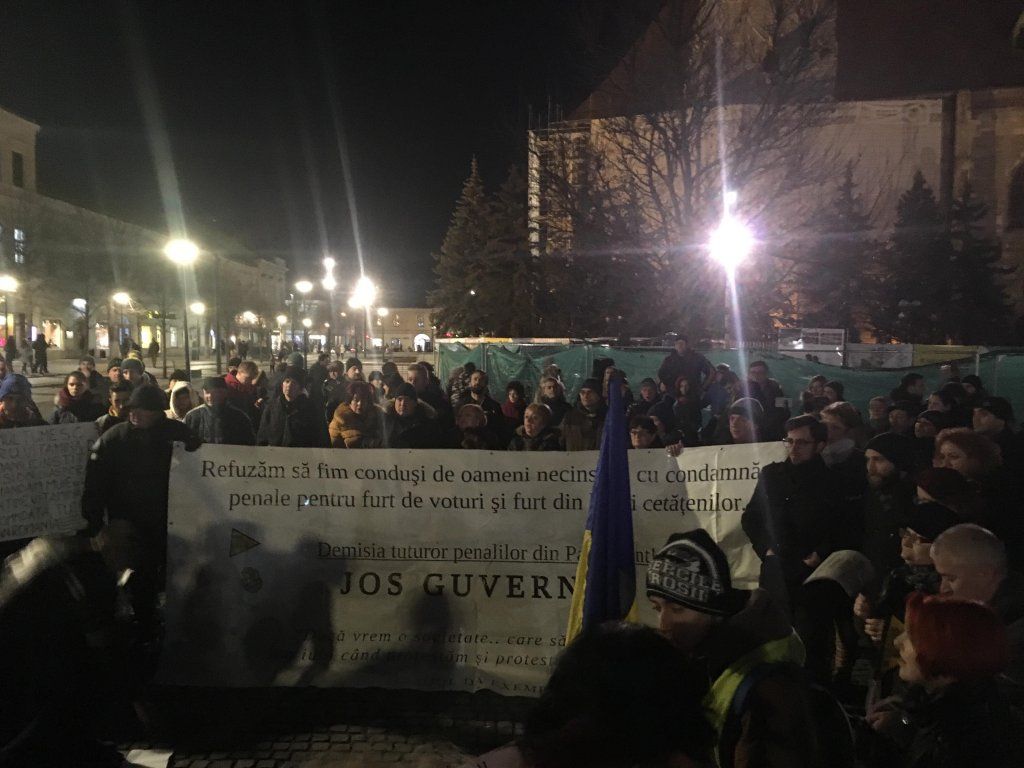 FOTO | Aproximativ 500 de clujeni au ieşit în stradă: Clujul o susţine pe Laura Codruţa Kovesi