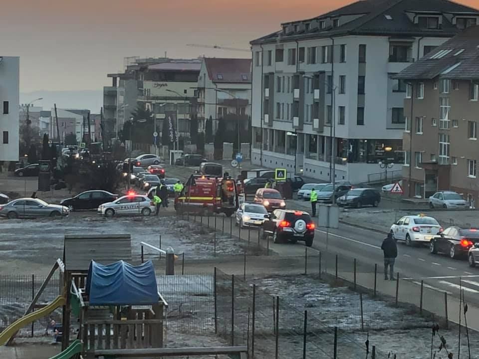 FOTO | Accidente în Cluj: doi pietoni au fost loviţi pe trecere în cartierele Bună Ziua şi Dâmbul Rotund