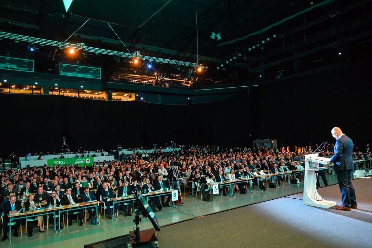 Congresul UDMR adoptă drept simboluri proprii imnul secuiesc, steagul secuiesc şi Imnul Ungariei