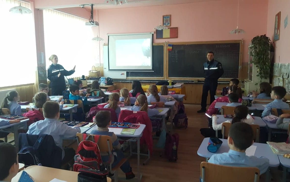 FOTO | Activităţi preventive desfăşurate de poliţiştii clujeni