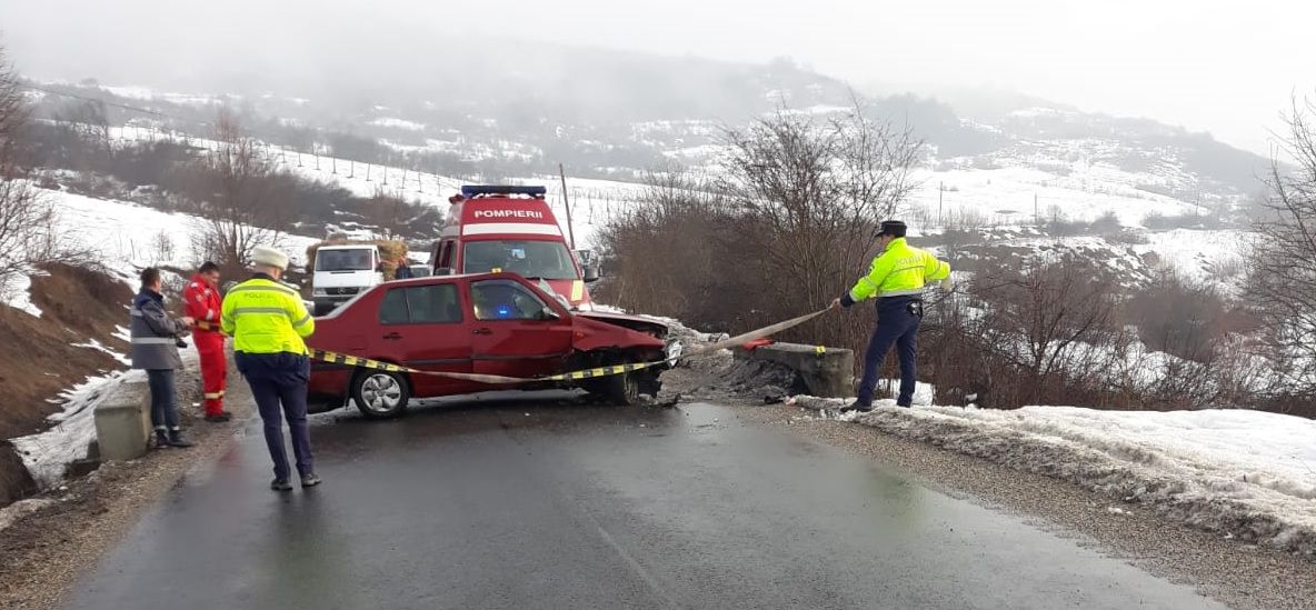 FOTO | Accident în Bobâlna! Un bărbat a ajuns la spital