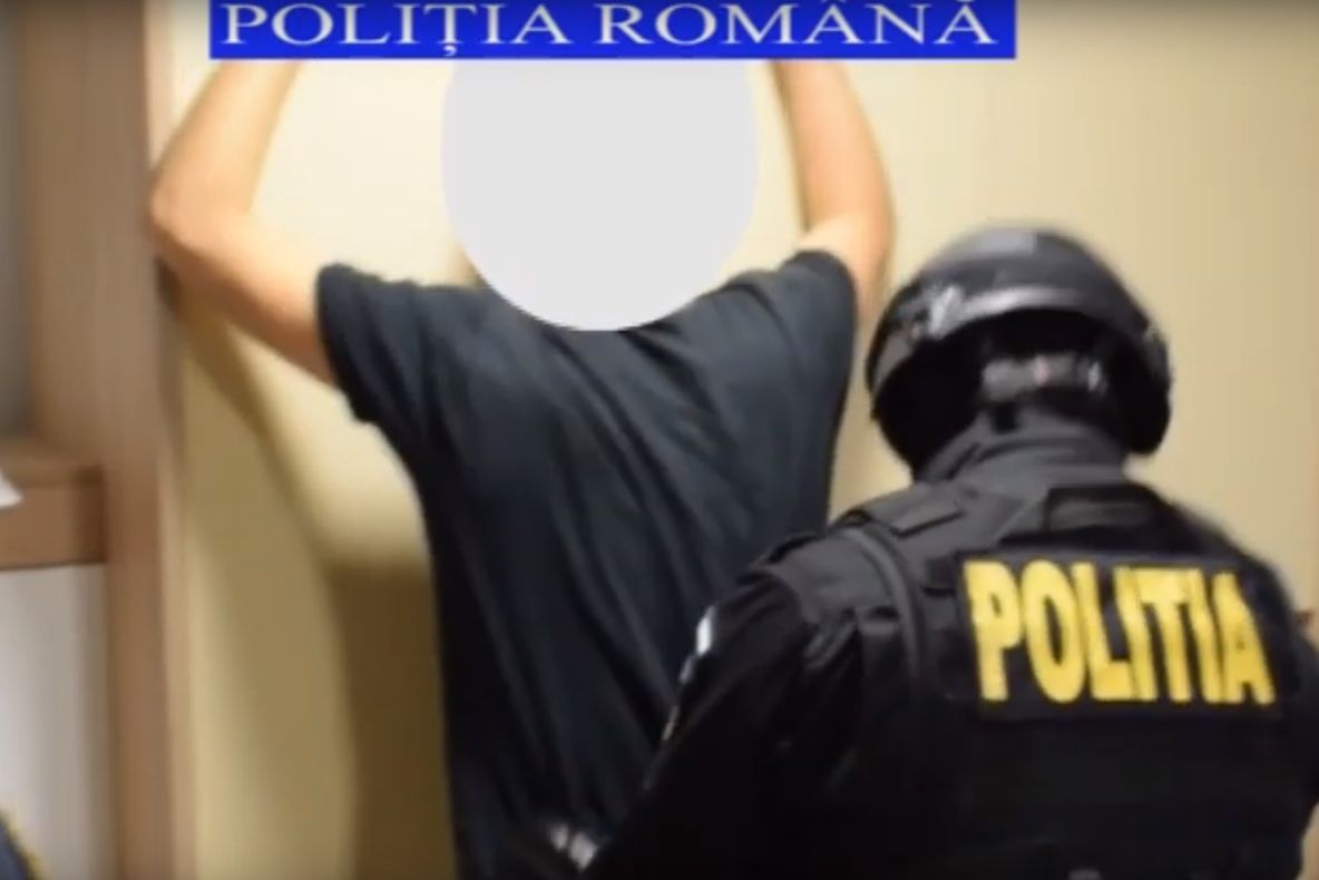 VIDEO | Percheziţii în Cluj! A fost prins un bărbat bănuit de comiterea un jaf