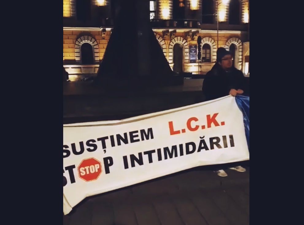 VIDEO | Protest la Cluj! Oamenii au ieşit în stradă ca să o susţină pe Laura Codruţa Kovesi