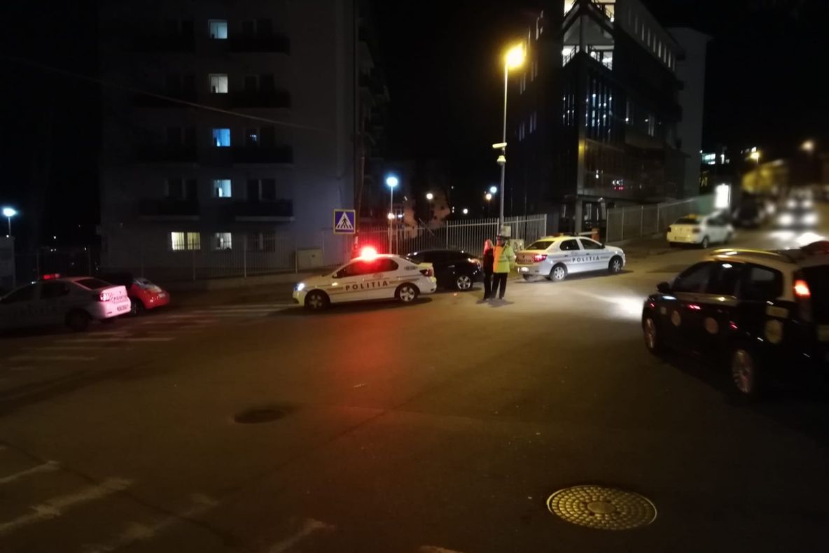 FOTO | Amplă acţiune a poliţiştilor la Cluj: au fost legitimate 70 de persoane şi au fost verificate 50 de autovehicule