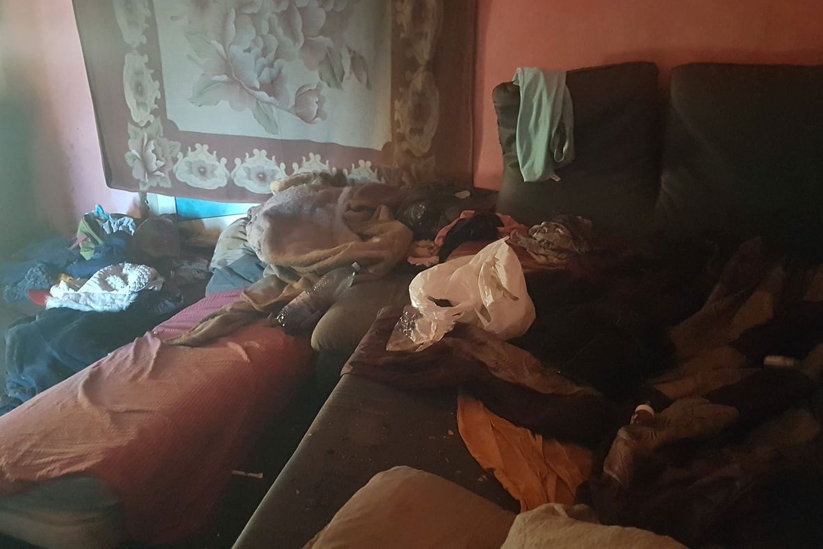 FOTO | Tânăr arestat pentru trafic de droguri! Zeci de pastile şi sute de grame de cannabis au fost confiscate