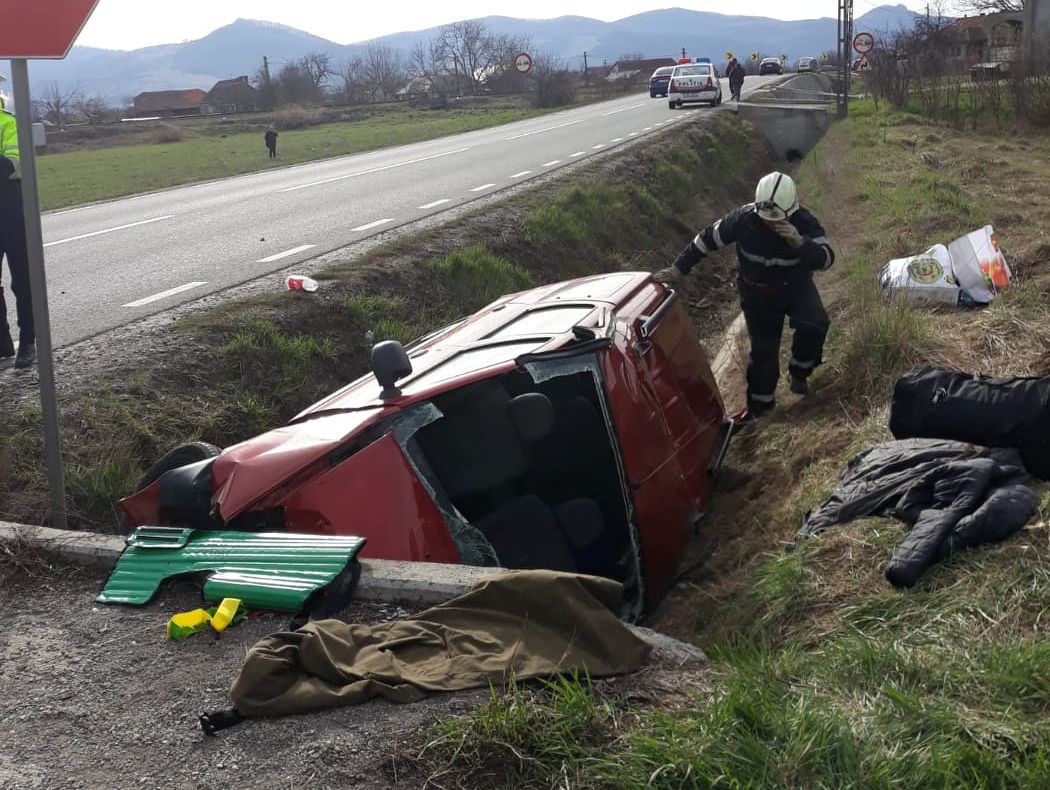 FOTO | Grav accident în Coplean! Două persoane au fost rănite