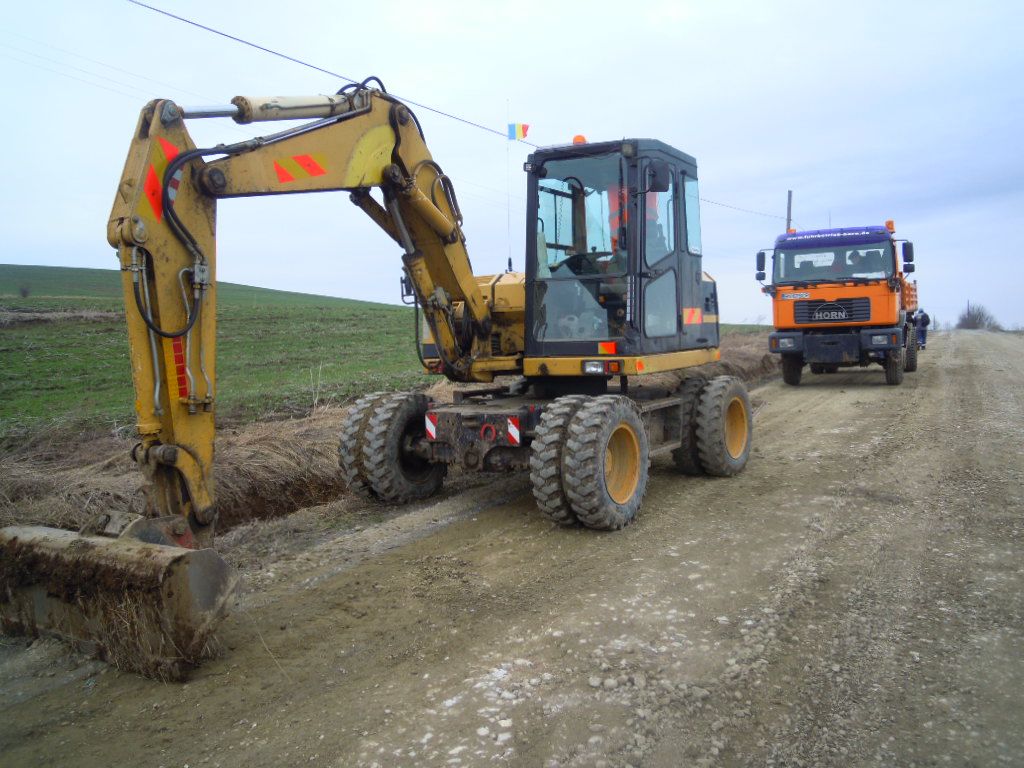 FOTO | Au început lucrările pe drumul judeţean 103M Vâlcele – Rediu - Aiton