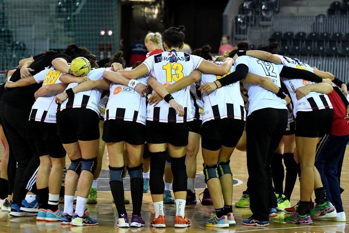 Șase dintre jucătoarele de handbal feminin de la "U" Cluj, convocate la loturile naționale