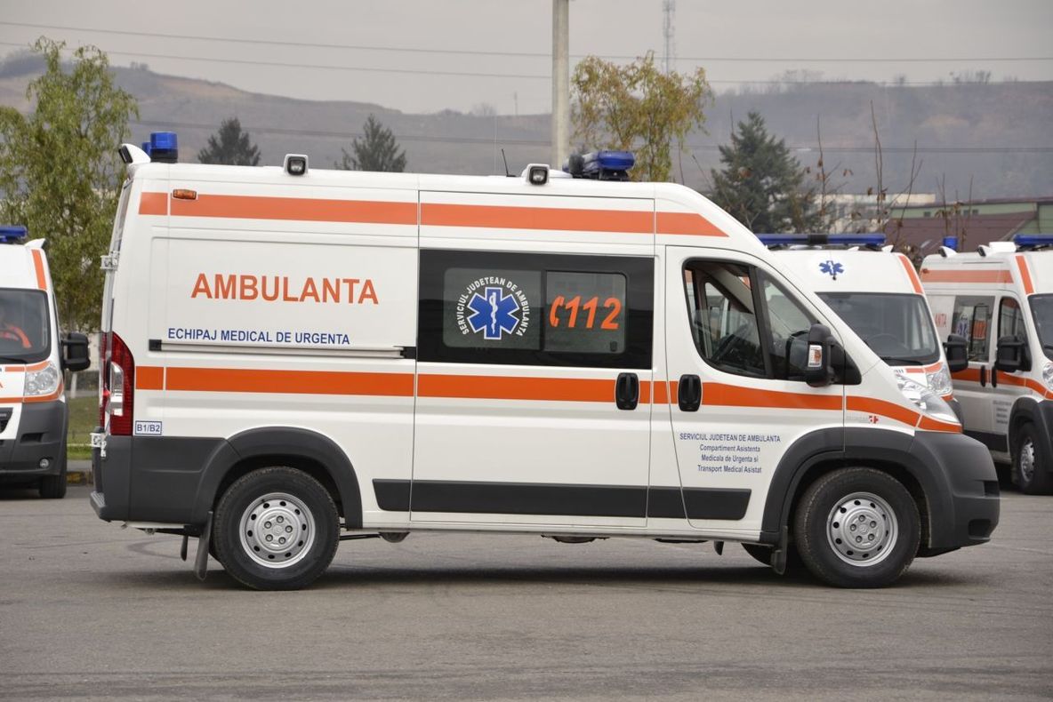 Un copil a ajuns la spital după ce a fost acroşat de un autoturism, în Turda