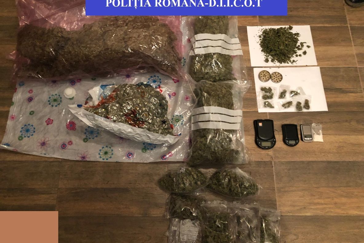 FOTO | Tânăr de 22 de ani arestat pentru trafic de droguri