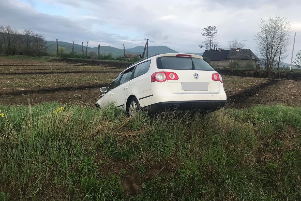 FOTO | Accident lângă Dej! O mamă şi fiica ei au fost rănite