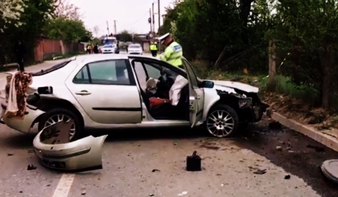 VIDEO | Accident rutier provocat de un bărbat beat! Acesta nu avea permis, iar maşina era furată