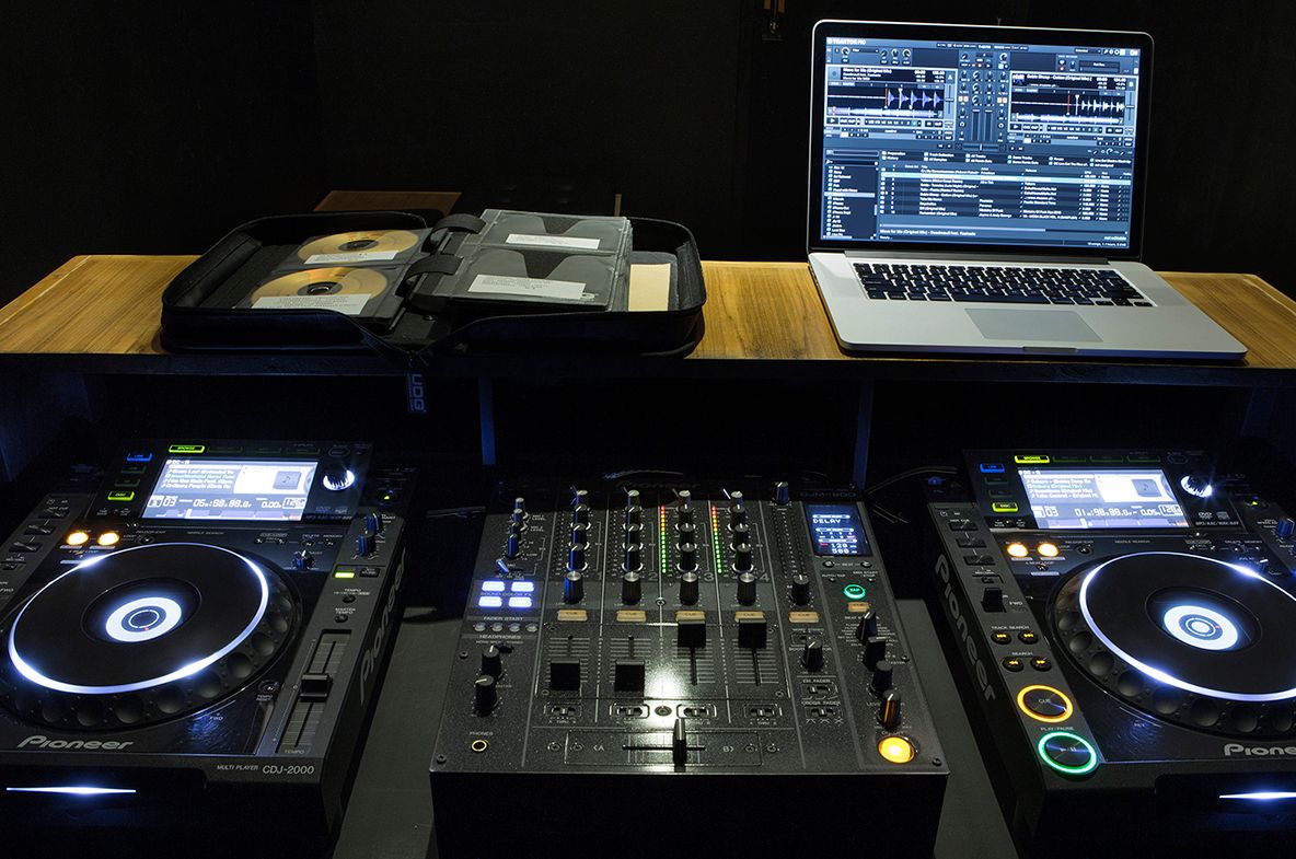 La Cluj se dechide prima școală gratuită de DJ