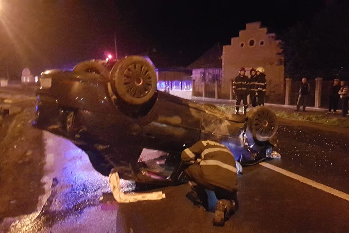 FOTO | Grav accident în Turda produs de o tânără beată! Cinci persoane au ajuns la spital