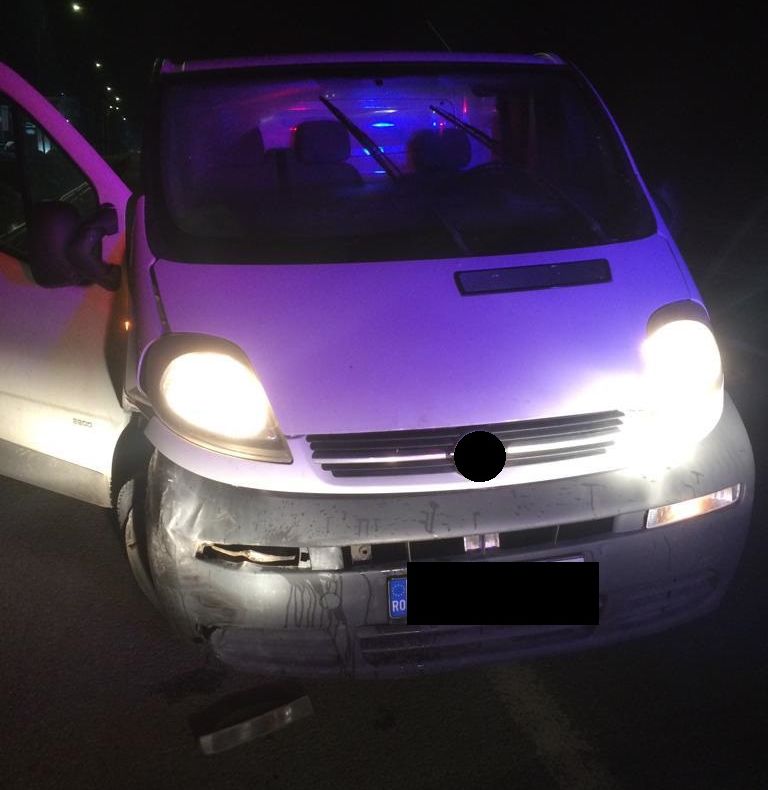 FOTO | Maşină furată de un tânăr beat şi fără permis! Cum a încercat să fugă de poliţişti