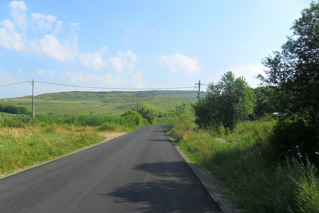 FOTO | Au demarat lucrările de asfaltare pe drumul Gherla – Fizeșu Gherlii