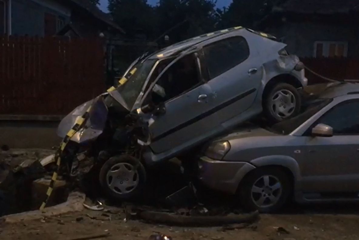 Accident rutier spectaculos provocat de un minor beat (VIDEO)