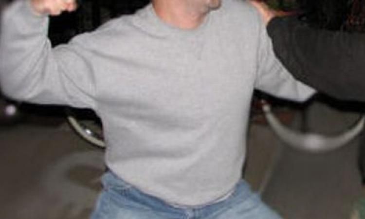 Un bărbat a ajuns în stare gravă la spital după ce a fost bătut de un vecin