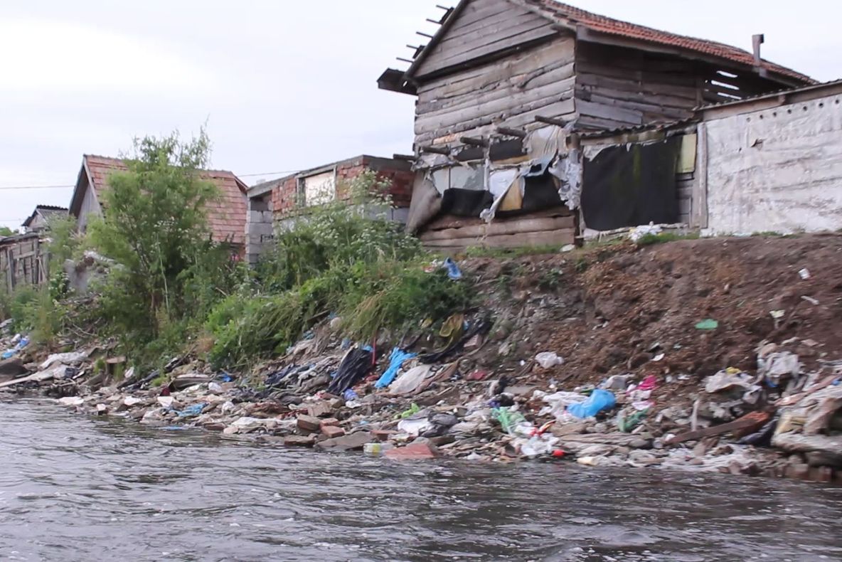 Primăria Florești, amendată cu 75.000 lei pentru depozitele de deșeuri de pe Someșul Mic 