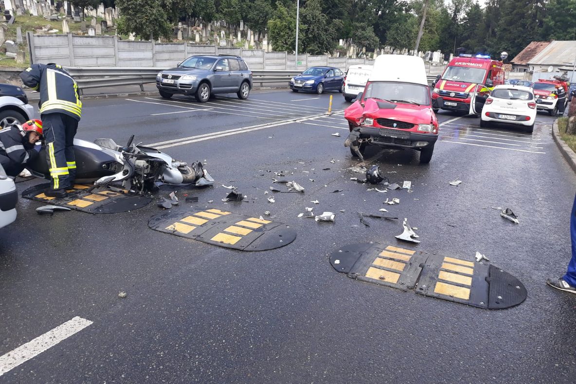 FOTO | Bărbat rănit grav în urma unui accident rutier petrecut în Cluj-Napoca