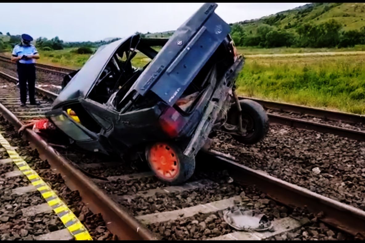 Noi informaţii în cazul accidentului feroviar mortal din Cluj: şoferul nu avea permis, iar maşina era radiată