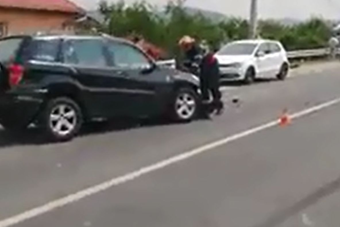 VIDEO | Accident grav în judeţul Cluj! Impact între un autotren şi două autoturisme