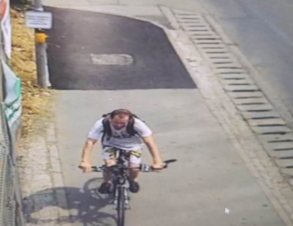 Biciclistul care a accidentat o femeie şi a dispărut de la locul accidentului, a fost identificat