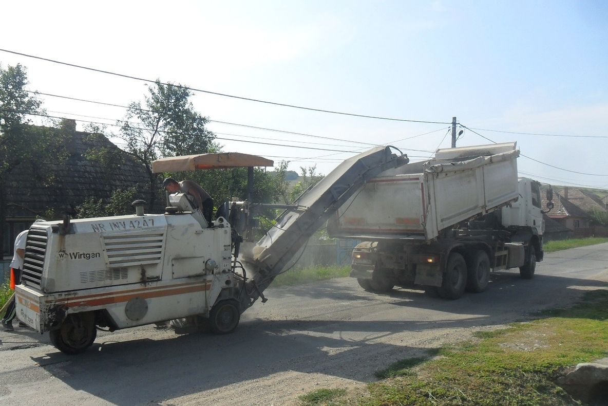 FOTO | Lucrări de întreţinere pe drumul județean 161G Sucutard – Palatca – Vaida Cămăraș