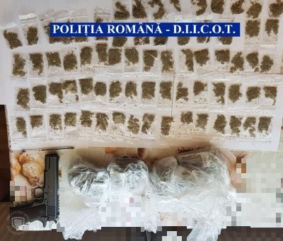 FOTO | Percheziţii la Cluj: 7 persoane arestate pentru trafic de etnobotanice