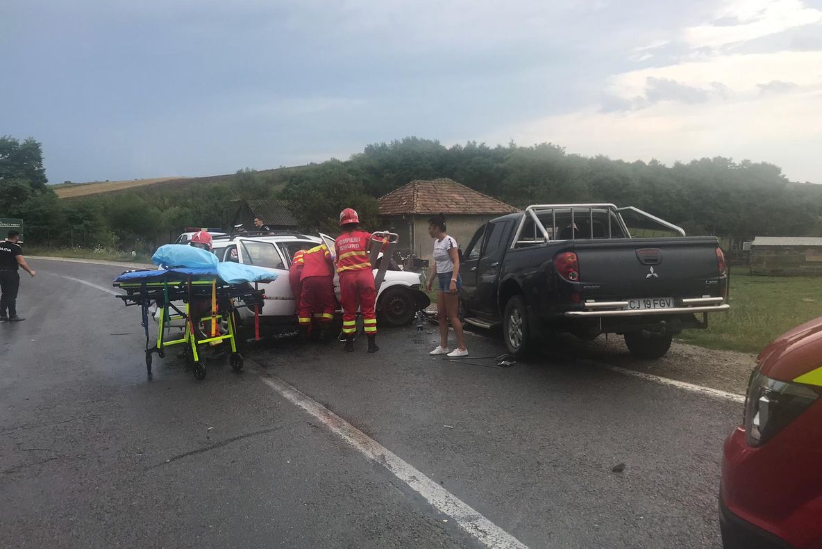 Grav accident in comuna Apahida! Impact violent între două maşini