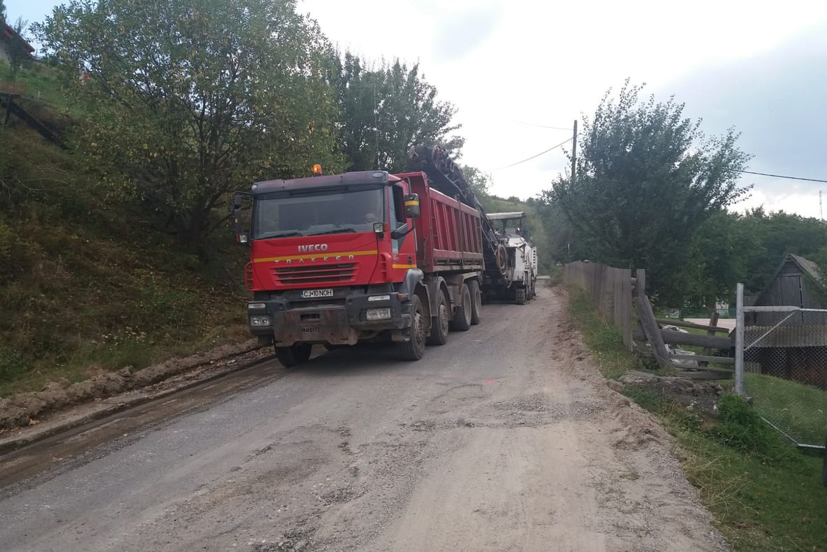 Consiliul Județean a demarat pe DJ 107P Gilău – Someşul Rece – Mărişel – DN 1R lucrări de întreținere