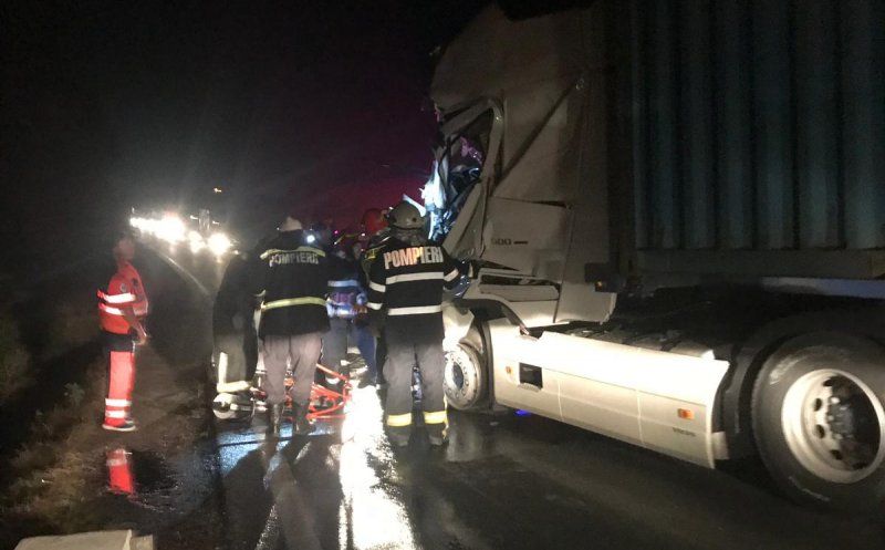 FOTO | Grav accident în Turda! Impact între un autotren şi un autobuz