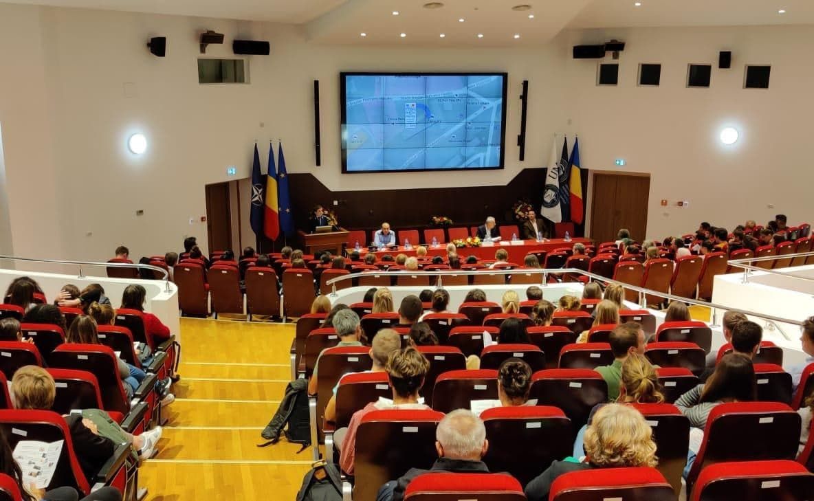 Acţiune de informare a poliţiştilor la Universitatea de Medicină şi Farmacie (FOTO)