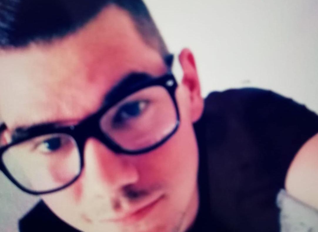 FOTO | Băiat de 23 de ani dat dispărut | Dacă îl vedeţi sunaţi la 112