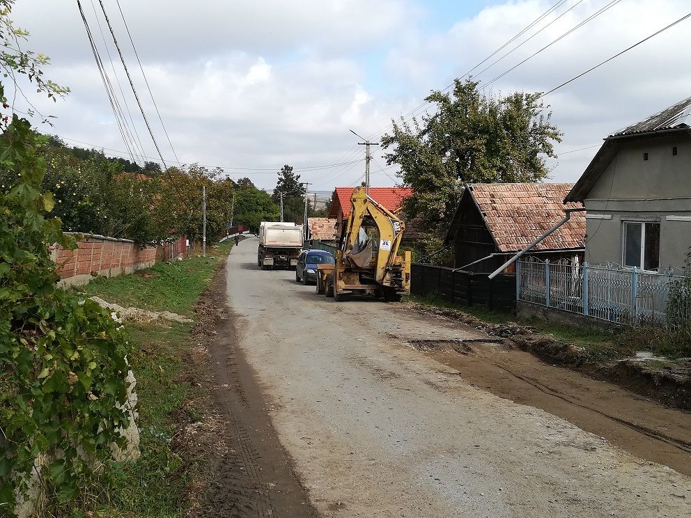 FOTO | Lucrări de întreținere pe drumul judeţean 161G