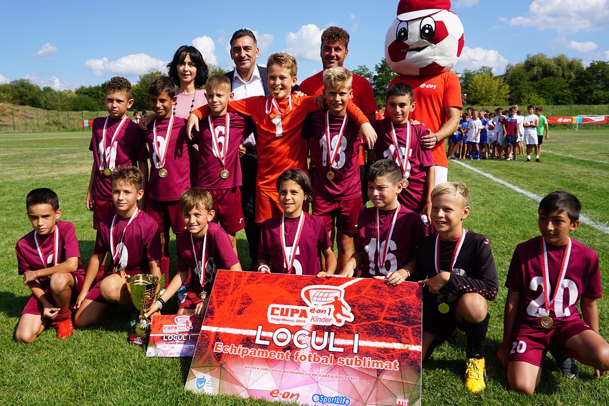 CFR Cluj şi Juniorul Suceava au câştigat Trofeele Cupei E.ON Kinder