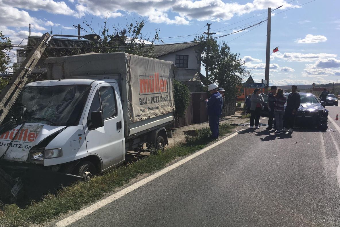Accident între Cluj şi Dej! Un tânăr de 18 ani a fost rănit (FOTO)