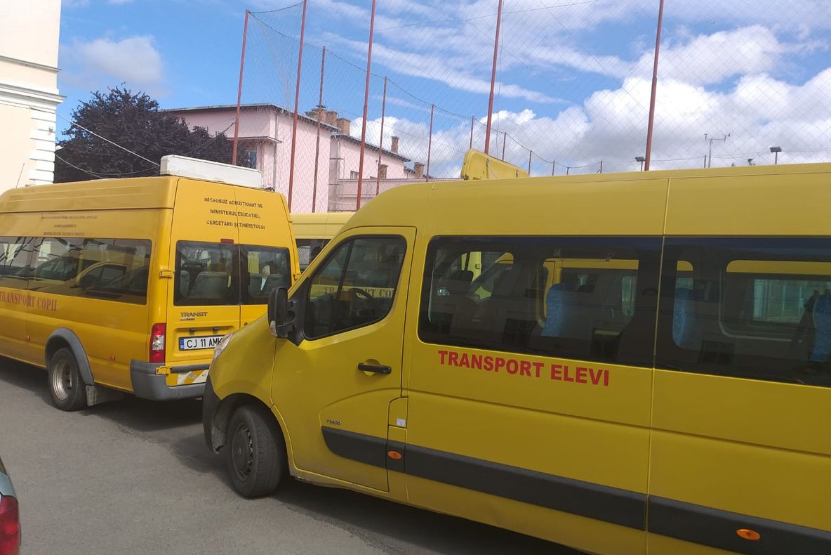 FOTO | Poliţiştii clujeni i-au instruit pe şoferii de autobuze şcolare