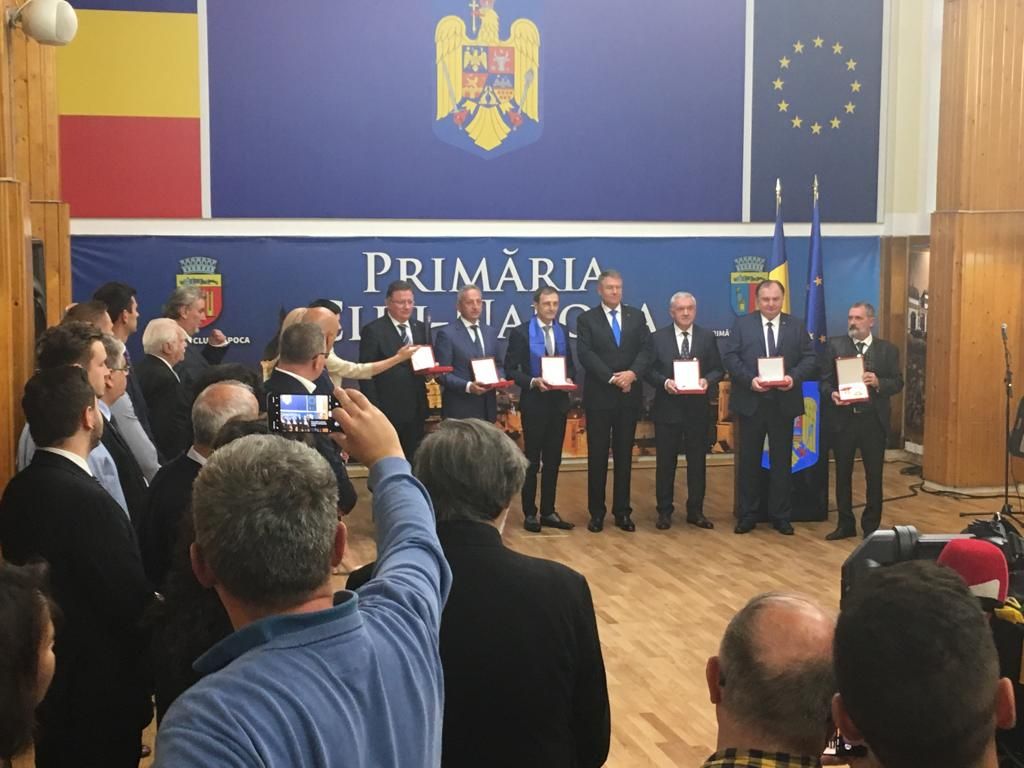 Klaus Iohannis a decorat șase universități clujene