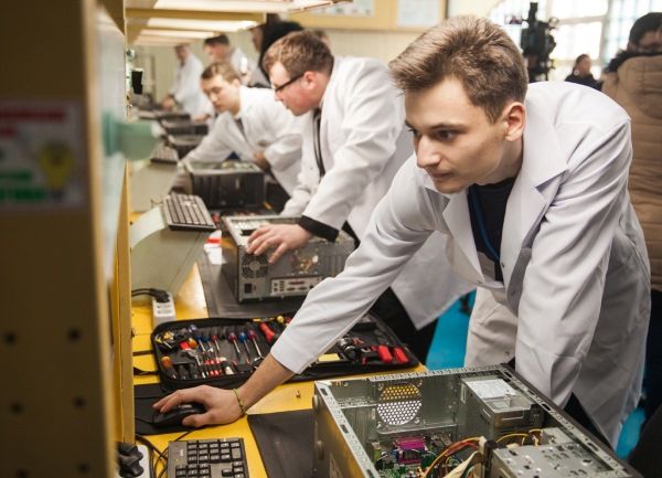 Cum se dezvoltă învățământul profesional în Cluj