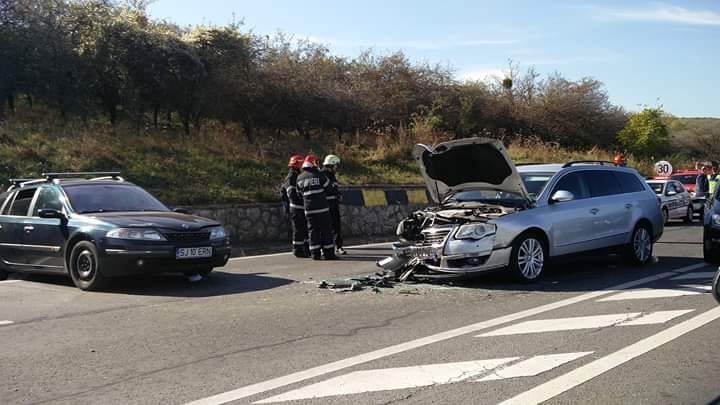 FOTO | Accident la intrare în Cluj-Napoca: două persoane au fost rănite