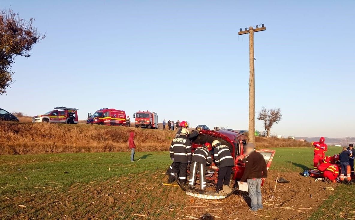 FOTO | Grav accident în judeţul Cluj! O femeie grav rănită şi trei maşini avariate
